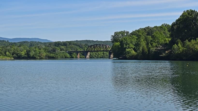 The 7 Best Crappie Lakes In Tennessee (With Fishing Tips!)